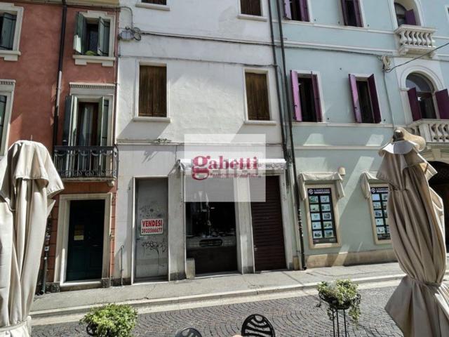 Costruzione in vendita di m² in Via X Luglio
