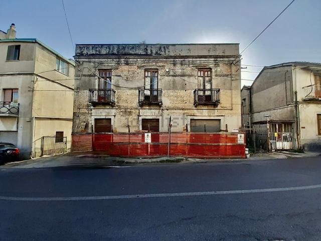Costruzione in vendita di m² in Viale degli Angioini