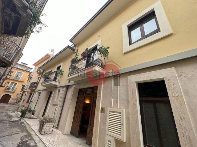 Costruzione in affitto di m² in Via Sessualdo