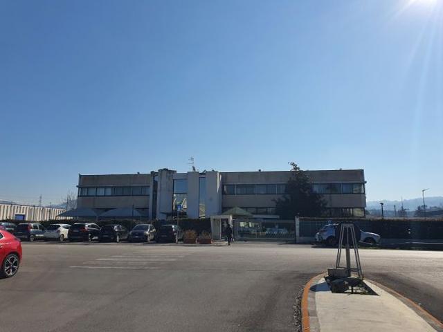 Costruzione super rifinita, adibita a uffici