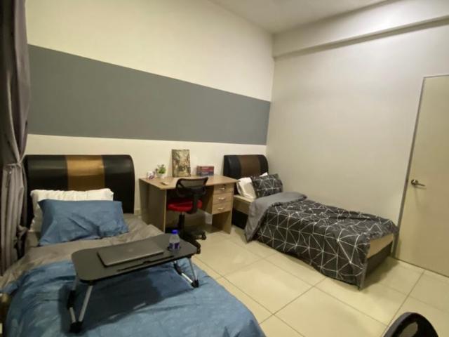 Cosy ✅ MALE ‍♂️ Shared Room w Free Utilities Monthly Cleaning @ Utropolis Glenmarie