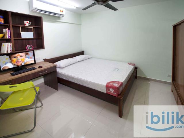 Cosy medium Large room includes utilities