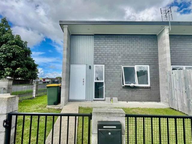 Cosy one bedroom home Including water and lawns