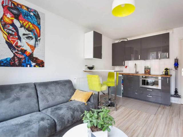 Cosy and bright studio Lariboisière
