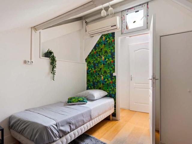 Cosy and bright room 12m² IV10