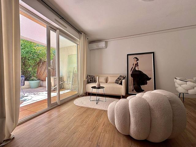 Cosy appartement T2 en rez de jardin au coeur de Cavalaire sur M