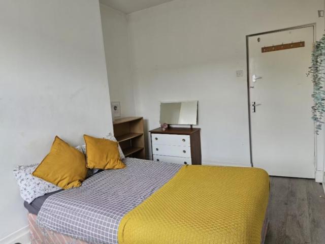 Cosy bedroom next to Drumcondra station