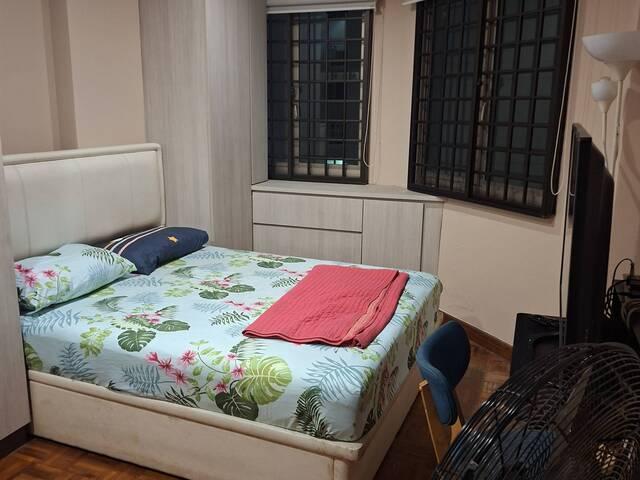 Cosy, big and spacious common room available for short term rent 1 to 2 Months rental 1st August