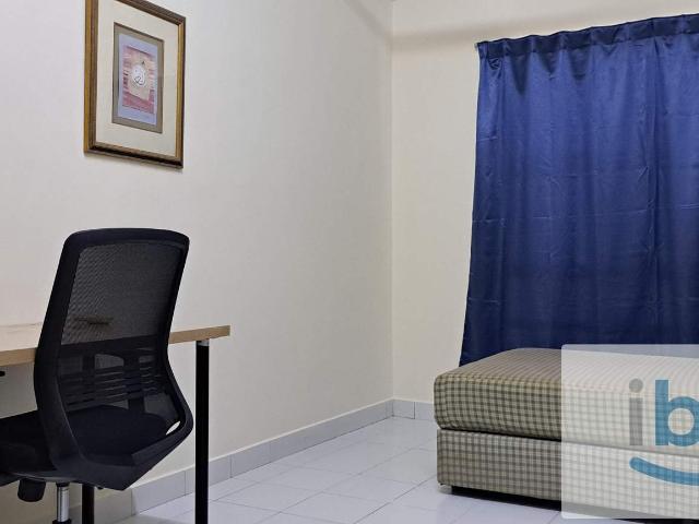Cosy BIG Middle Room for SINGLE Exec MALE with Scenic View @ Sterling Condo, Kelana Jaya