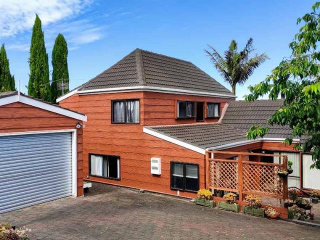Cosy cedar home in Westlake zones