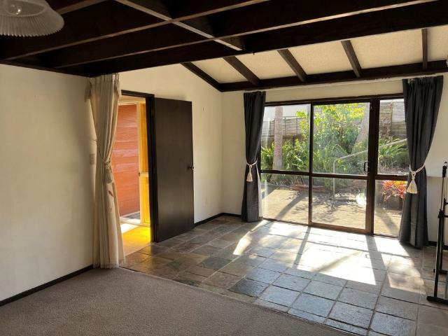 Cosy cedar home in Westlake zones