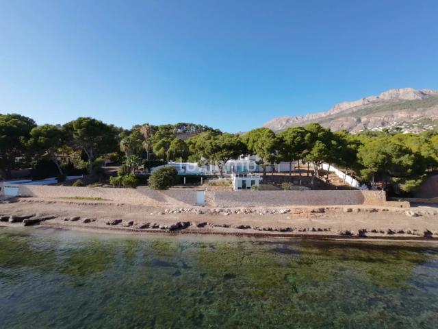 Cosy detached house for rent on the coast of Altea with open views to the sea