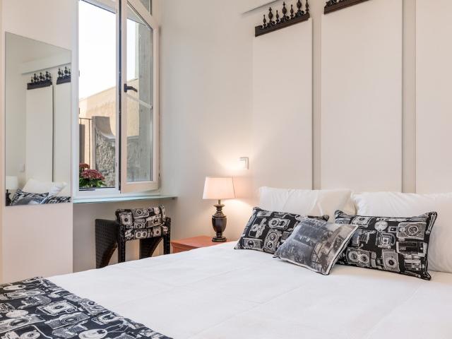 Cosy Downtown Flat w/ Patio by PortoDreamStays