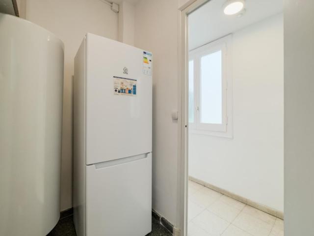 Cosy double bedroom near the Diagonal metro