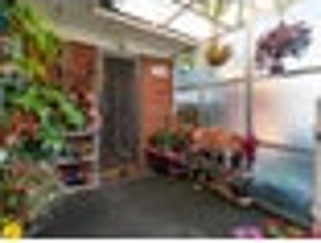 Cosy Home or Smart Investment in Handy Location
