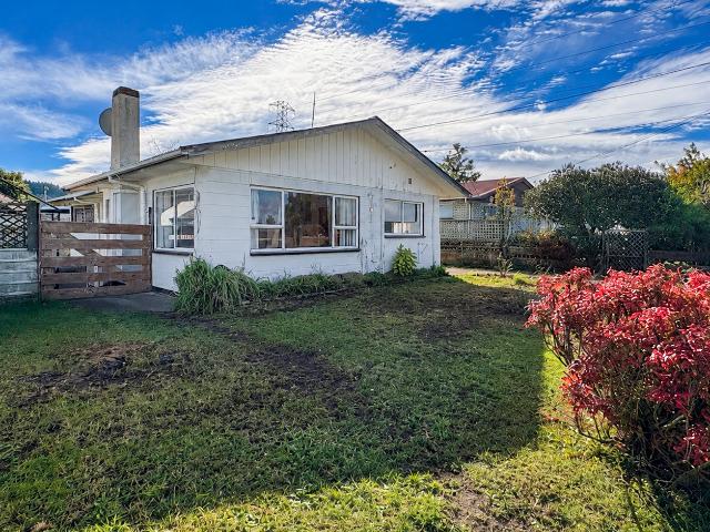 Cosy Home with Secure Parking! Western Heights