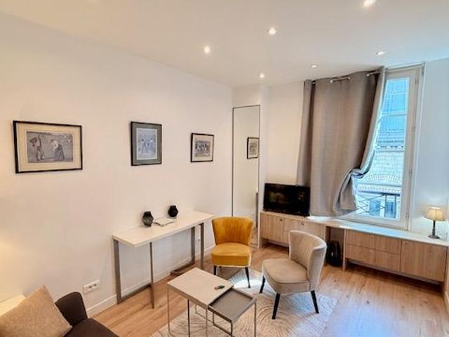 Cosy large studio flat on Ile Saint Louis!, Paris Amsterdam Apartments for Rent