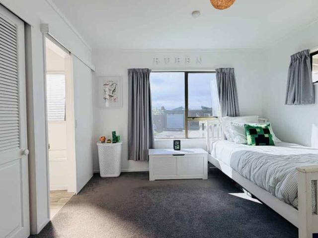 Cosy, light & bright 2 storey, 3 bedroom family home