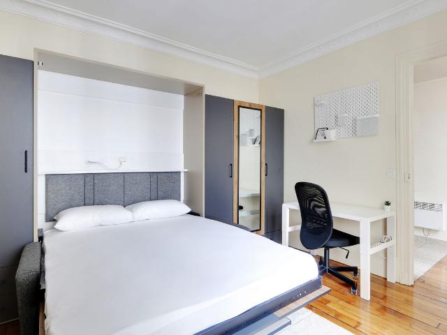 Cosy little flat in Vaugirard, Paris Amsterdam Apartments for Rent