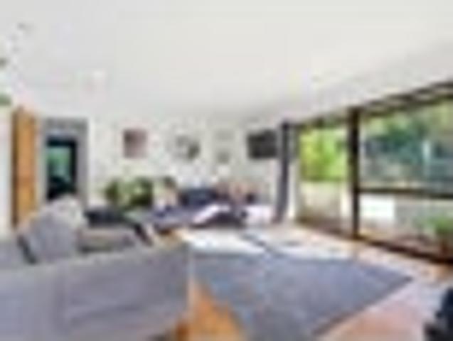 Cosy, Private & Close to It All