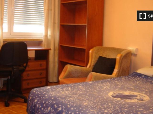 Cosy Room en piso de 5 habitaciones en Salamanca Mujeres