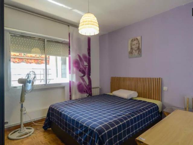 Cosy room for rent in 3 bedroom apartment in Aluche