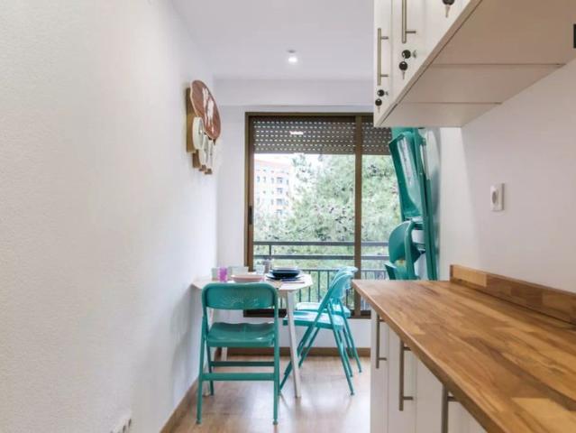Cosy room for rent in 5 bedroom apartment, El Pla del Real