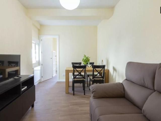 Cosy room in 3 bedroom apartment in Carabanchel