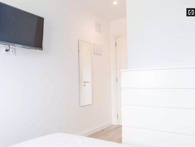 Cosy room in 5 bedroom apartment in Burjassot