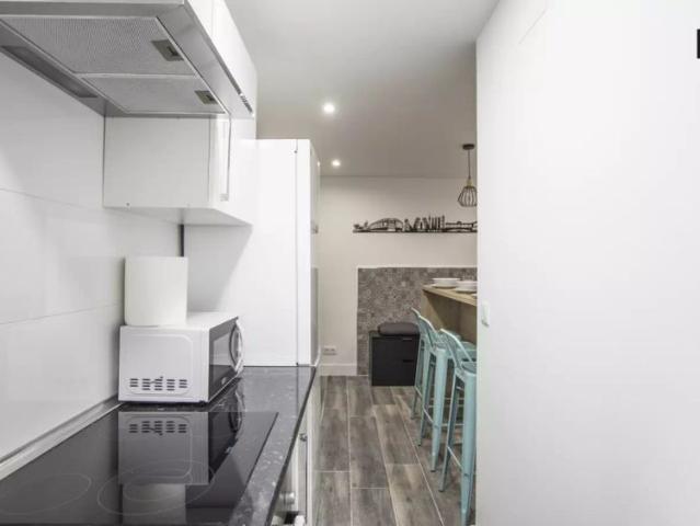 Cosy room in 5 bedroom apartment, Retiro