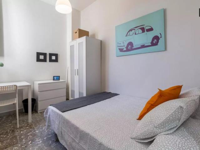 Cosy room in 6 bedroom apartment, L’Eixample