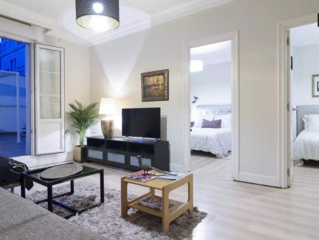 Cosy room in 8 bedroom apartment in Abando, Bilbao