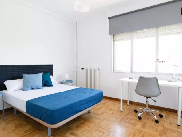 Cosy room in 8 bedroom apartment in Imperial