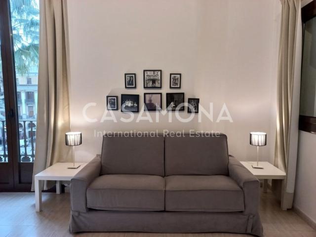 Cosy Studio with Elevator, Balcony and Views over Plaza Reial