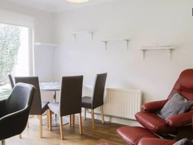 cosy shared room in 4 bedroom house in Stoneybatter
