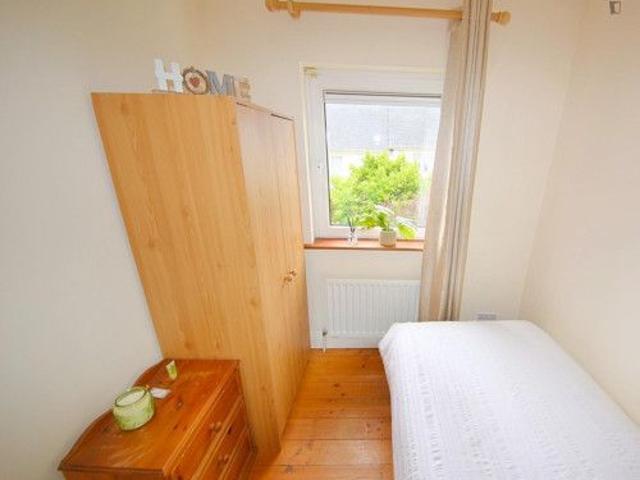 Cosy single bedroom