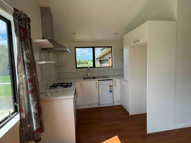 Cosy 1 Bed + Garage and Large Section for Rent