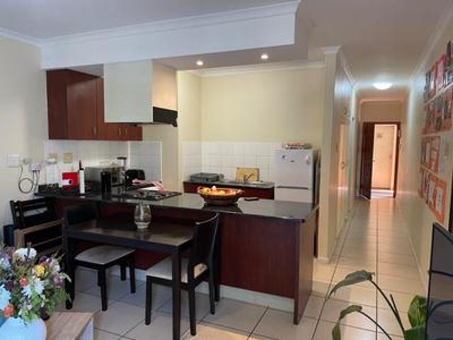 cosy 1 bedroom apartment in the hear.
