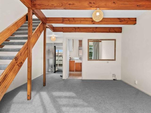 Cosy 2 Bedroom Townhouse with a Private Secret Garden!