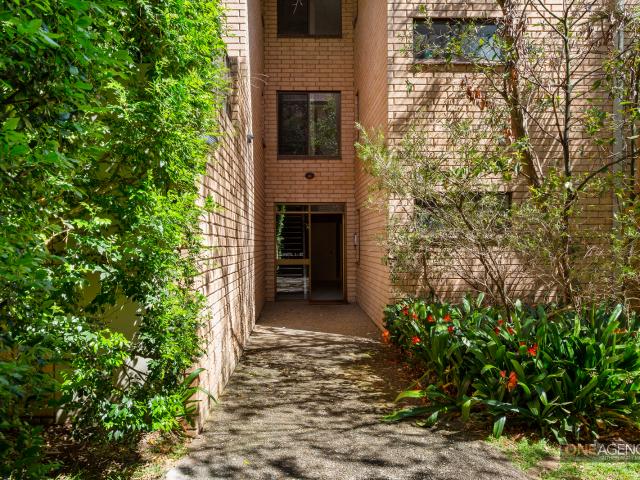 COSY 2 BEDROOM UNIT!