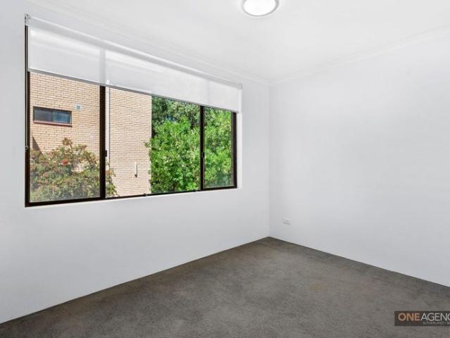 COSY 2 BEDROOM UNIT!