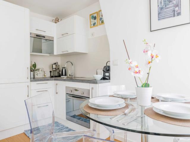 Cosy 2 Room apartment Batignolles, Paris Amsterdam Apartments for Rent