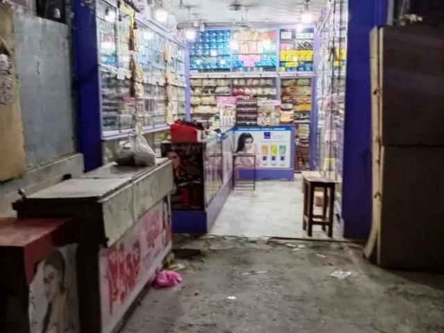 Cosmetics Shop for sale in samnabad 10feetlength 17.5weidt with gudam Faisalabad ID 37038