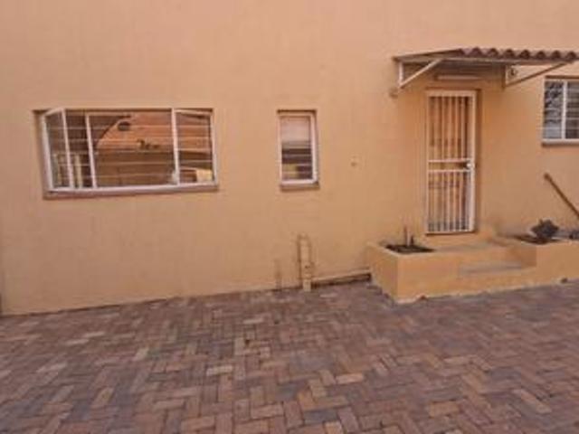 cottage to rent in president park!