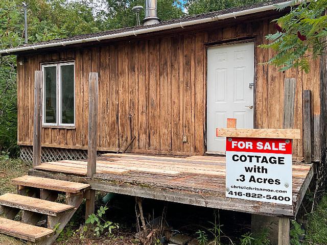 Cottage With.3 Acres At Garrison Lake