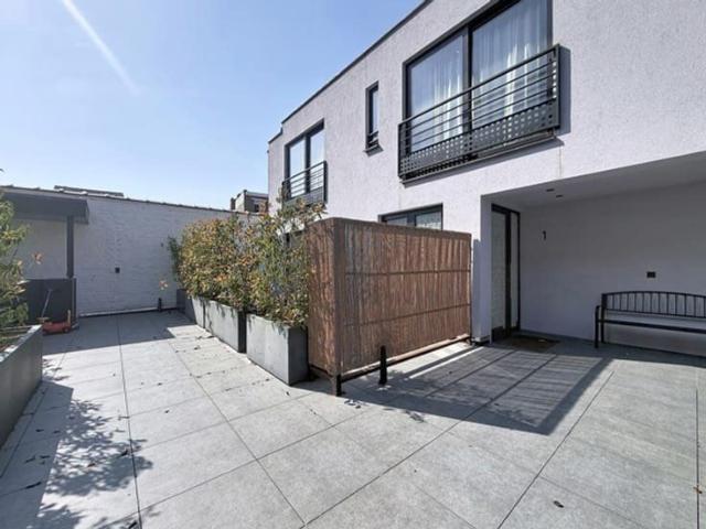 Cottages: Beautiful terraced house + terraces + garden