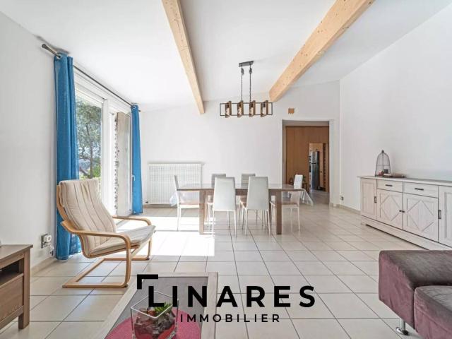 CÔTÉ COLLINE Villa T6 de 194m² dont une dépendance de 25m² P