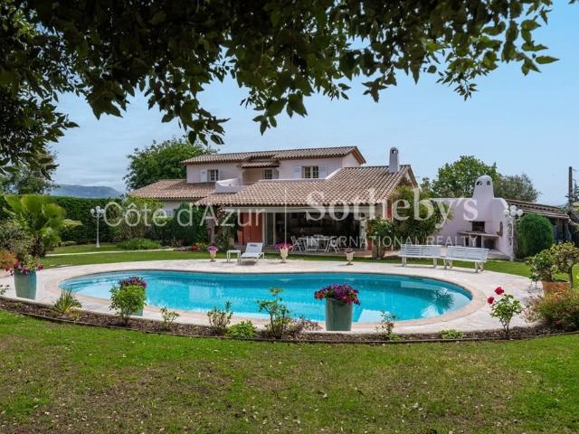 Côte d'Azur Villa familiale 301 m² avec vue mer Domaine. 301m² Le Rouret
