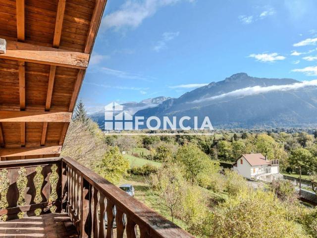 COTE D'HYOT: Maison sur terrain de 4 481 m2