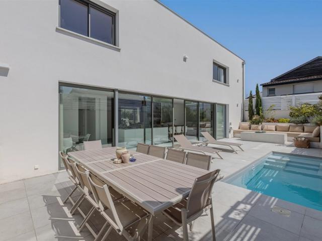 Côte Pavée Contemporaine avec Piscine. 165m² Toulouse